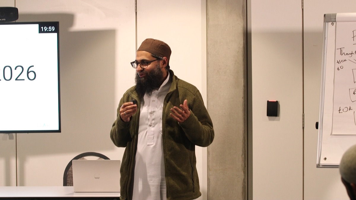 An Elevate builder presenting during an in-person session