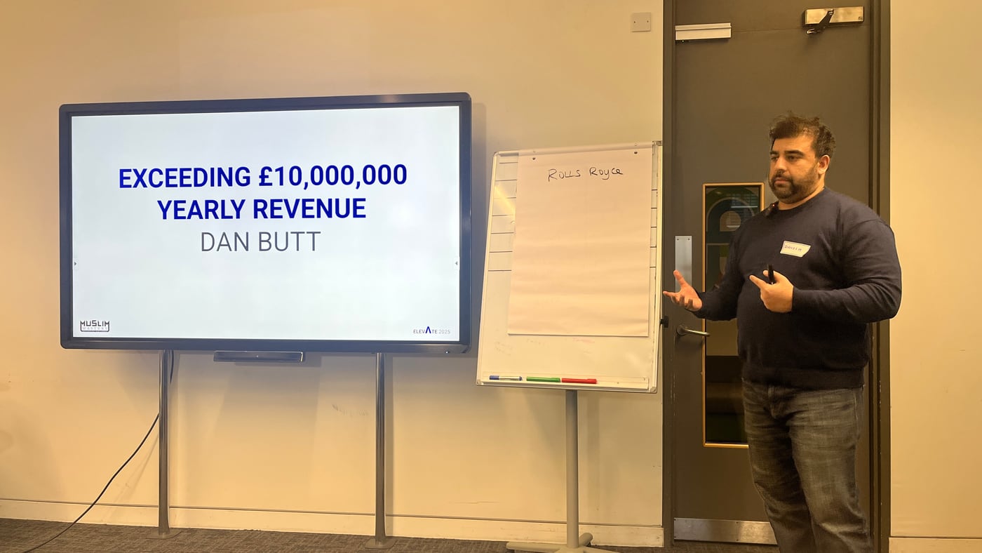 An Elevate builder presenting a revenue growth topic